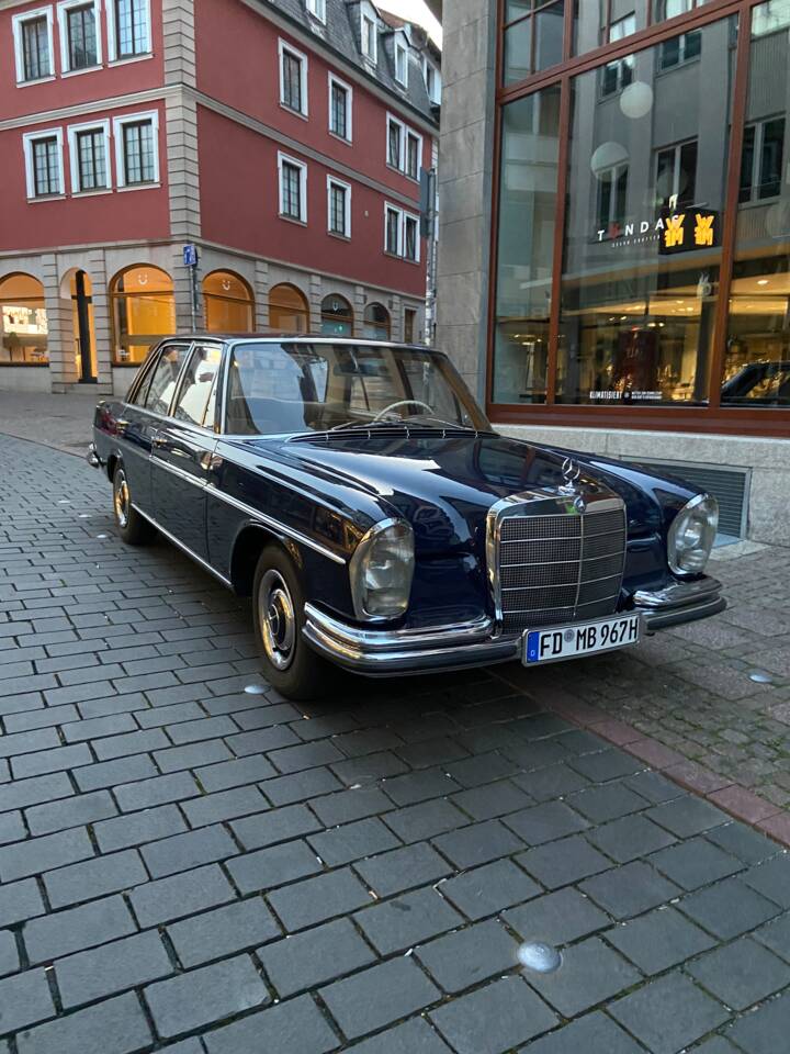 Image 3/52 of Mercedes-Benz 250 S (1967)
