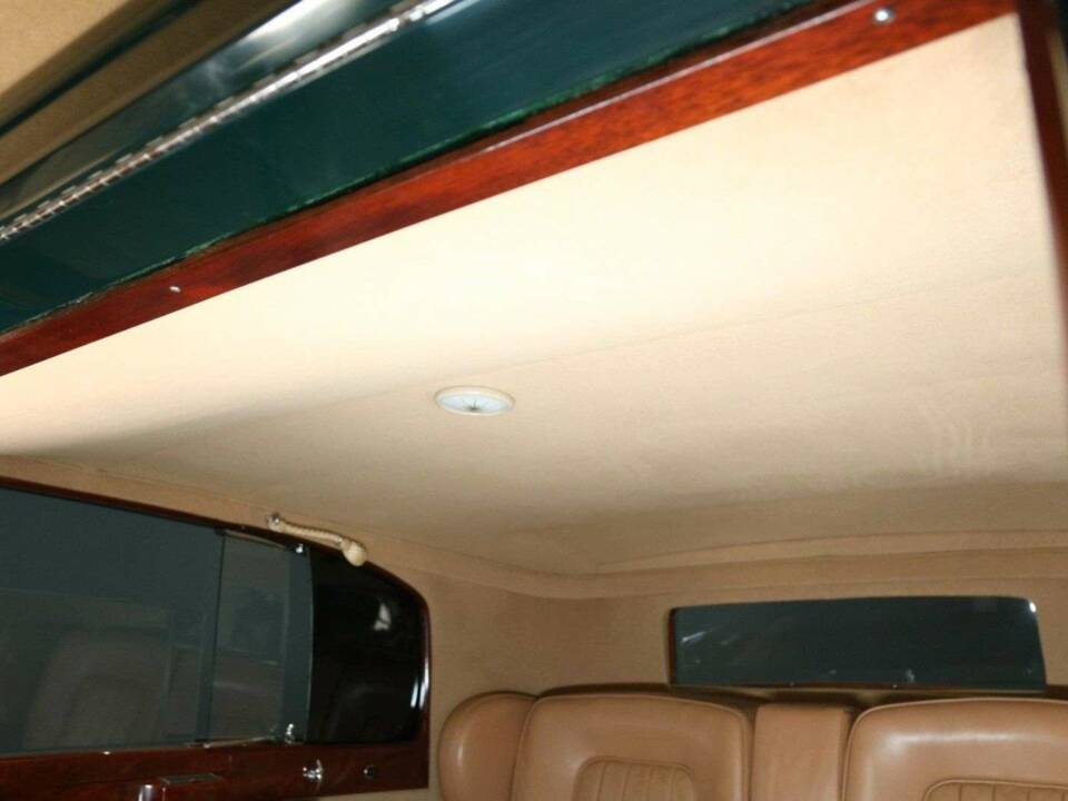 Image 22/30 of Rolls-Royce Phantom III (1938)