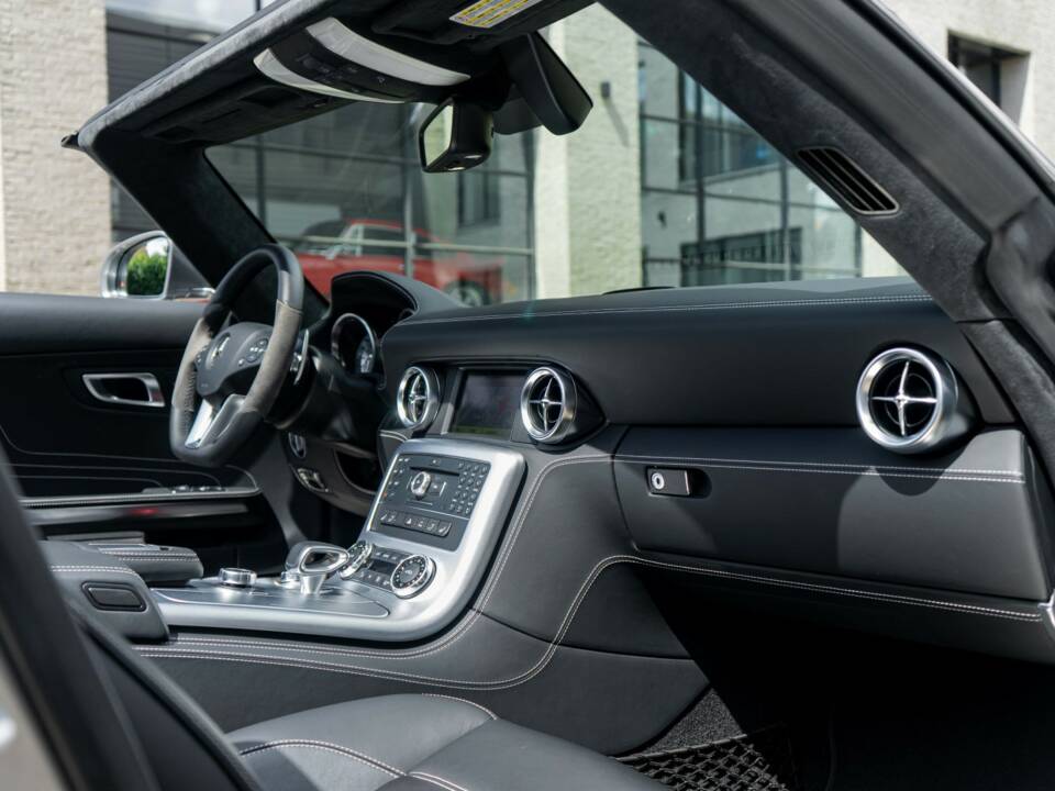 Image 14/21 of Mercedes-Benz SLS AMG GT Roadster (2012)