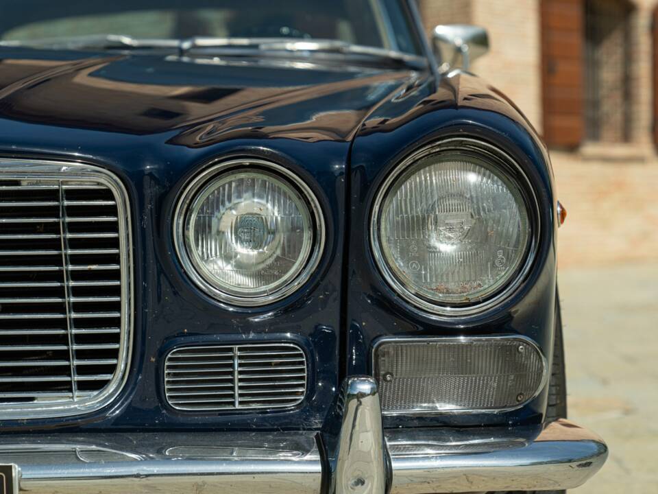 Bild 13/50 von Jaguar XJ 6 4.2 (1972)