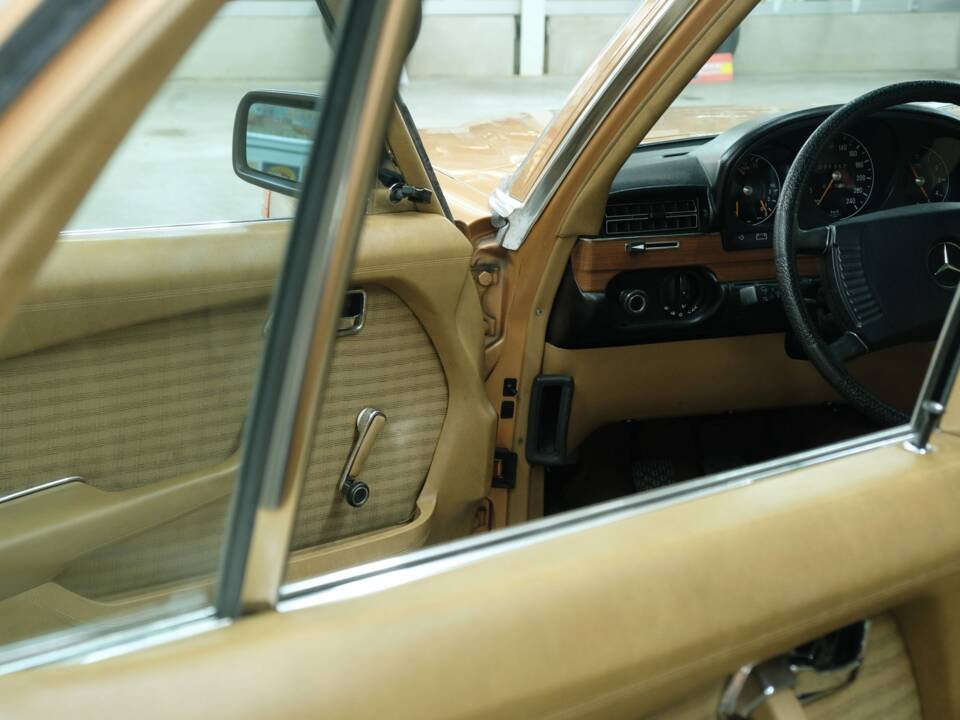 Image 24/50 de Mercedes-Benz 350 SE (1973)