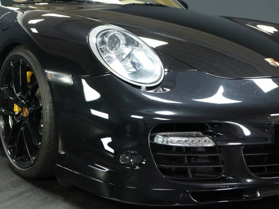 Image 24/30 of Porsche 911 Turbo (2006)