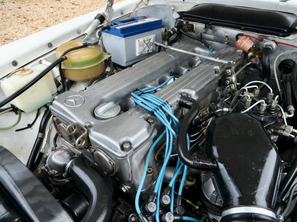 Bild 34/50 von Mercedes-Benz 280 SL (1977)