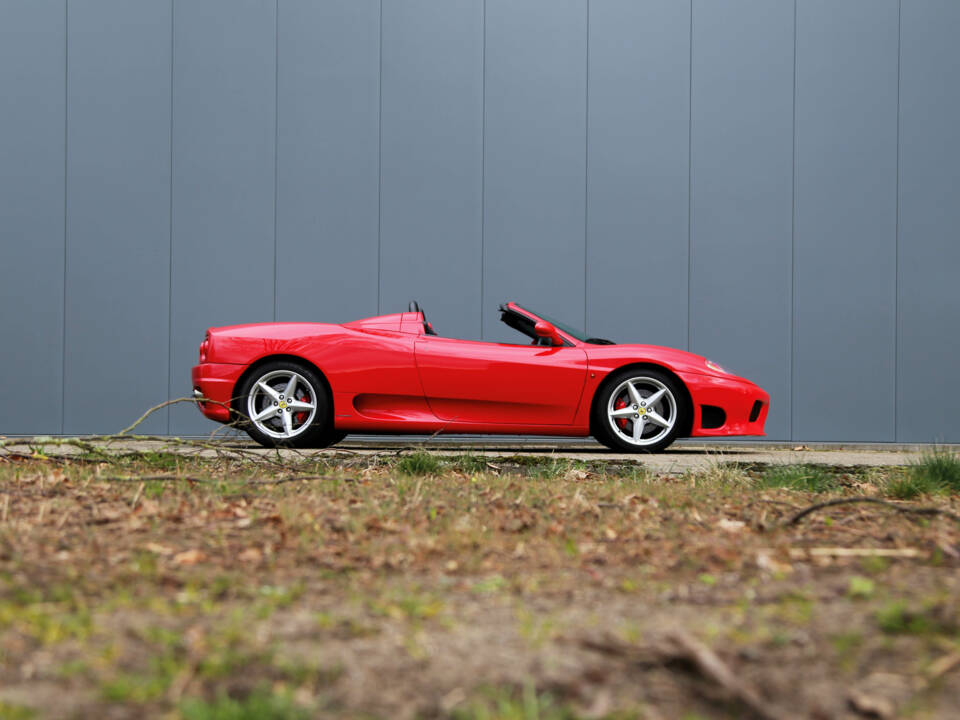 Image 4/57 de Ferrari F 360 Spider (2001)