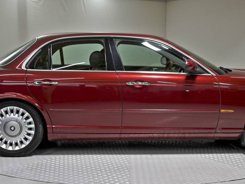 Imagen 8/50 de Jaguar XJR Super V8 (2004)