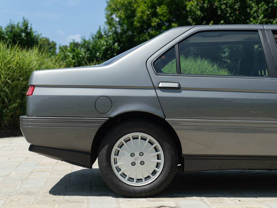 Image 17/50 de Alfa Romeo 164 2.0 (1991)