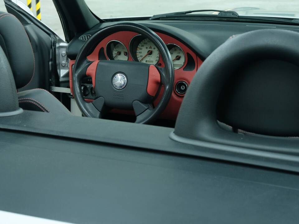 Immagine 22/50 di Mercedes-Benz SLK 230 Kompressor (1996)