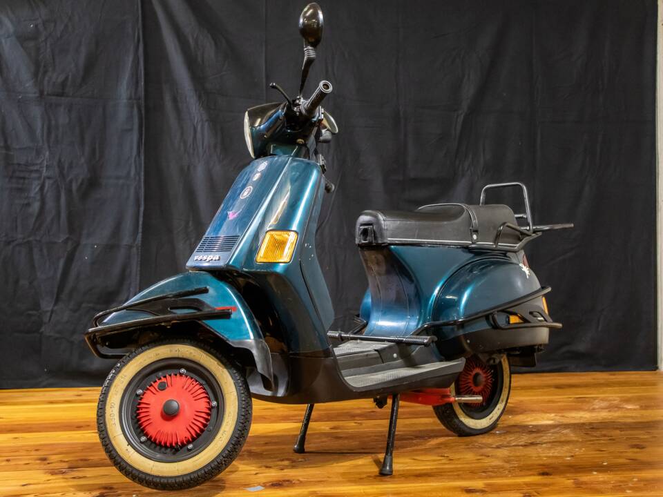 Image 1/11 de Piaggio Vespa Cosa 125 (1989)