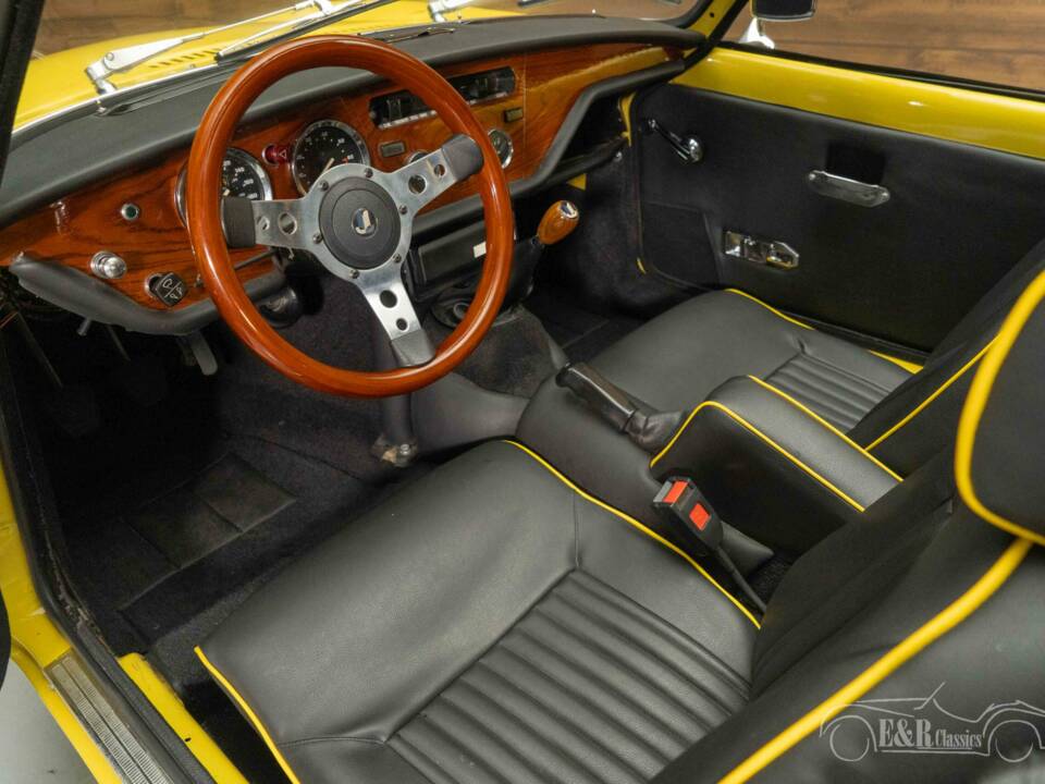 Image 2/8 of Triumph Spitfire 1500 (1975)