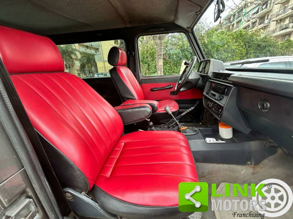 Image 4/10 de Mercedes-Benz 300 GD (SWB) (1980)