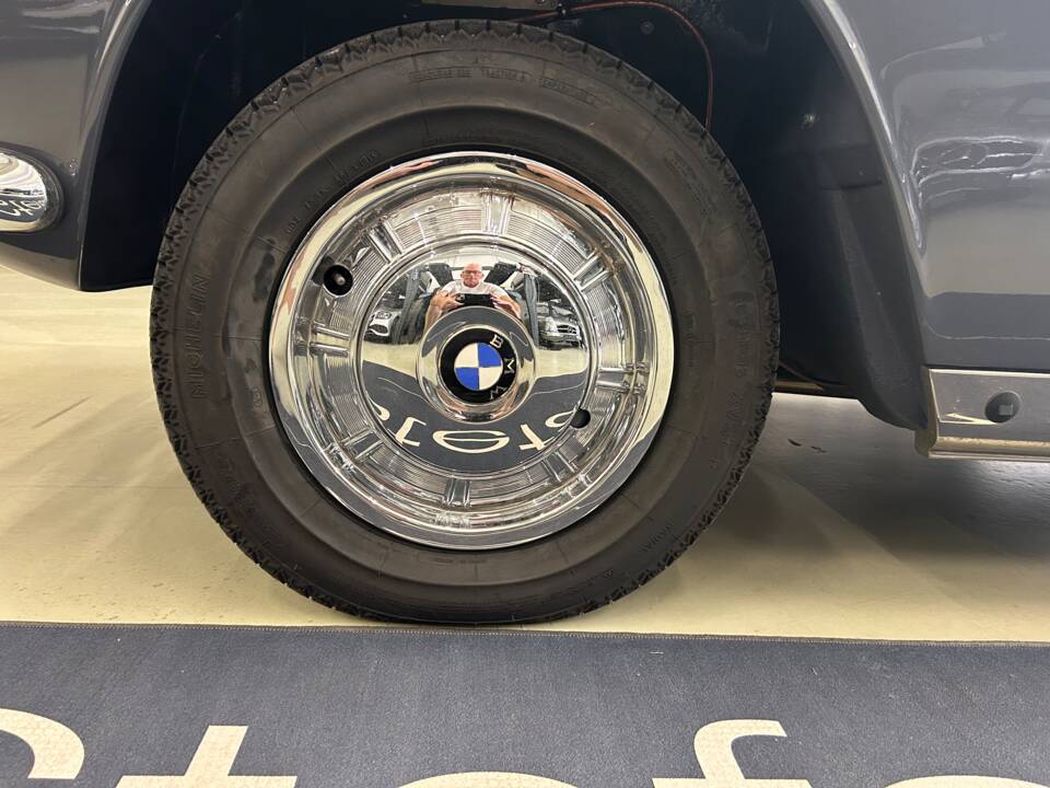 Image 33/37 of BMW 3200 CS (1964)