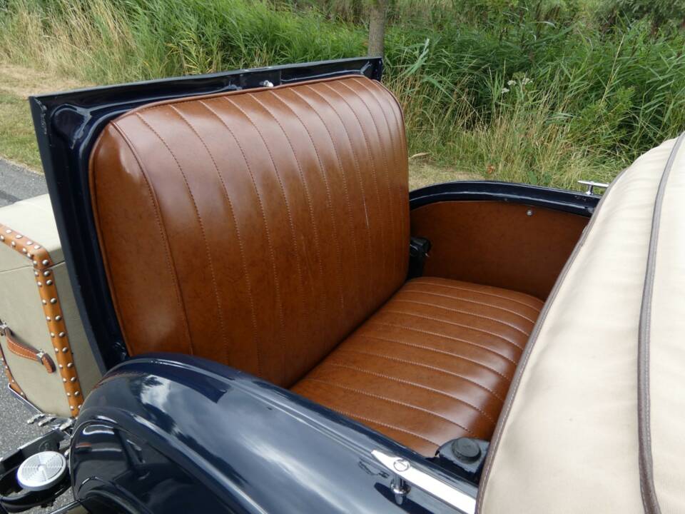 Image 14/19 of Ford Model A De Luxe (1930)