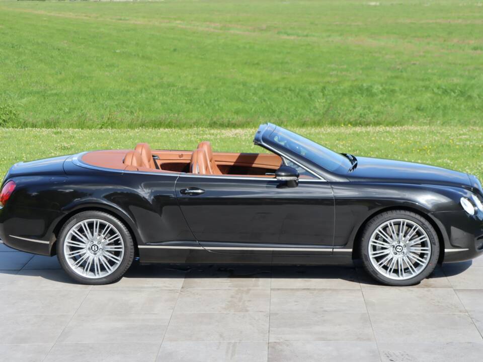 Bild 42/50 von Bentley Continental GTC (2007)