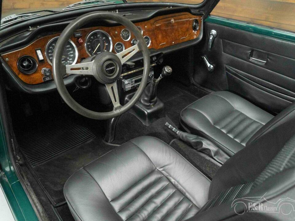 Image 16/19 of Triumph TR 6 (1974)