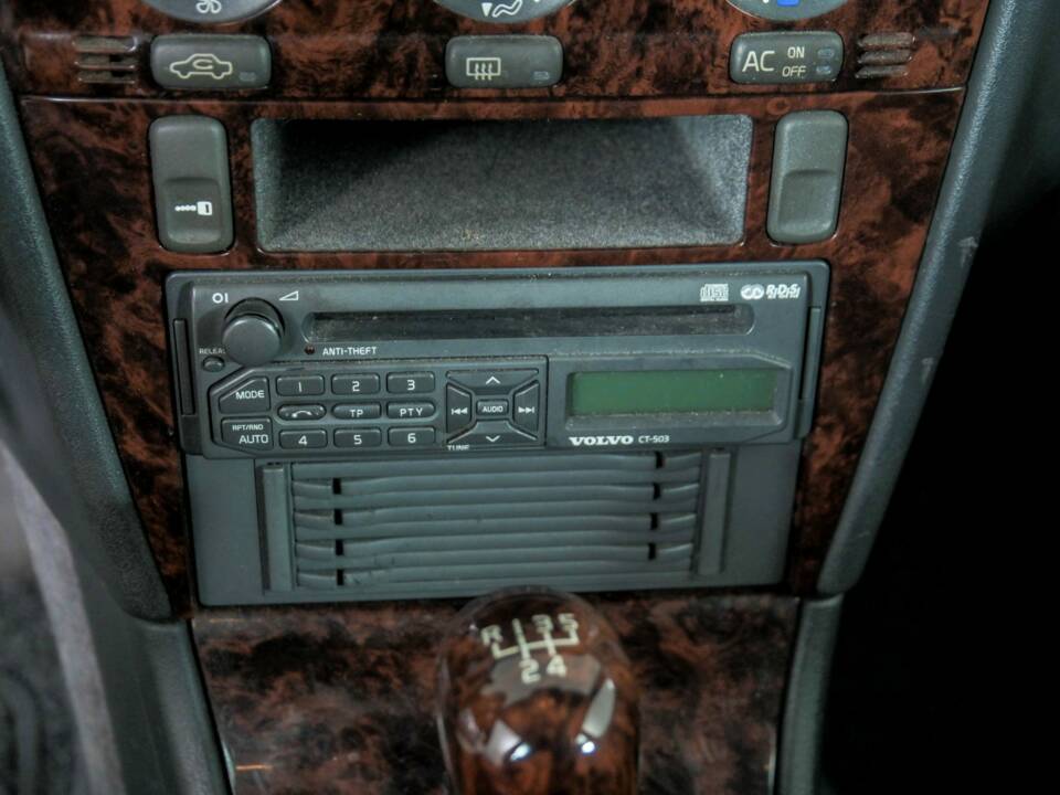 Image 19/29 of Volvo V40 2.0 16V (1999)