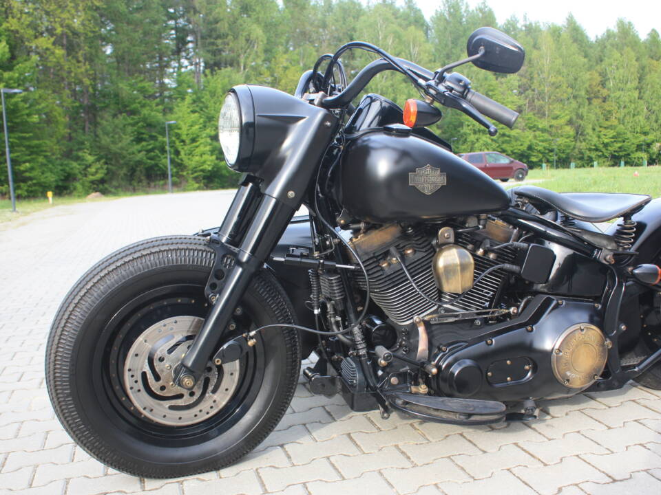 Image 17/33 of Harley-Davidson DUMMY (2004)