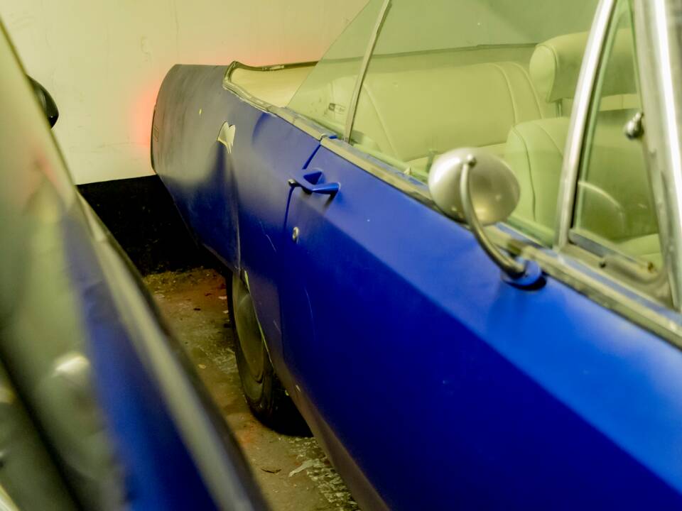 Image 44/50 of Chrysler 300 L (1970)