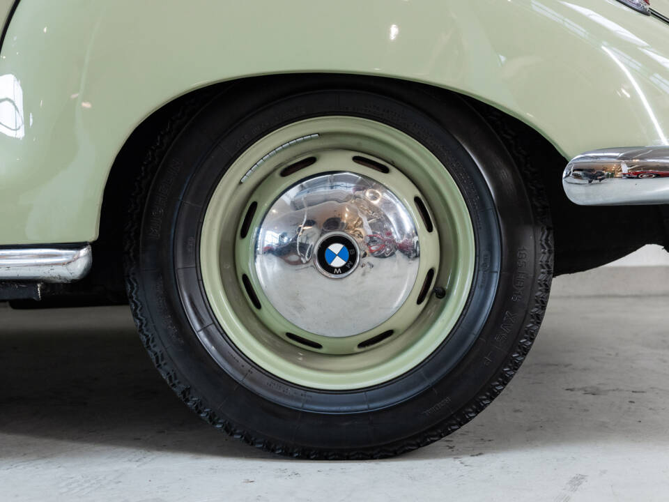 Immagine 37/50 di BMW 502 - 3,2 Litro (1955)