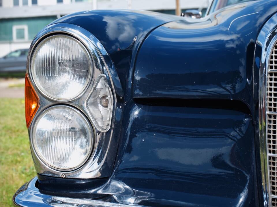 Image 31/39 of Mercedes-Benz 300 SE (1962)