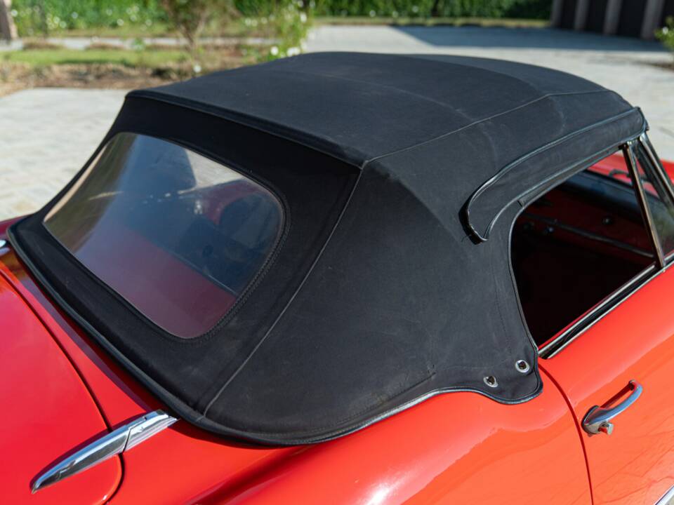 Immagine 27/50 di Alfa Romeo Giulia 1600 Spider (1964)