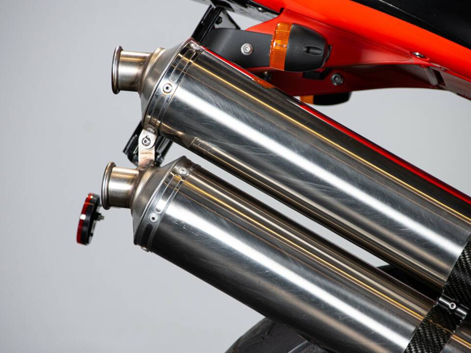 Image 43/50 of Aprilia RSV 1000 V60 (1999)