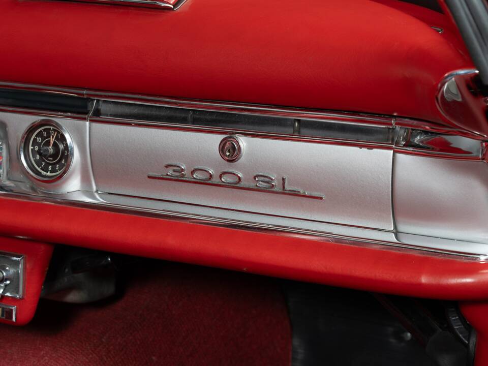 Image 39/47 of Mercedes-Benz 300 SL Roadster (1963)