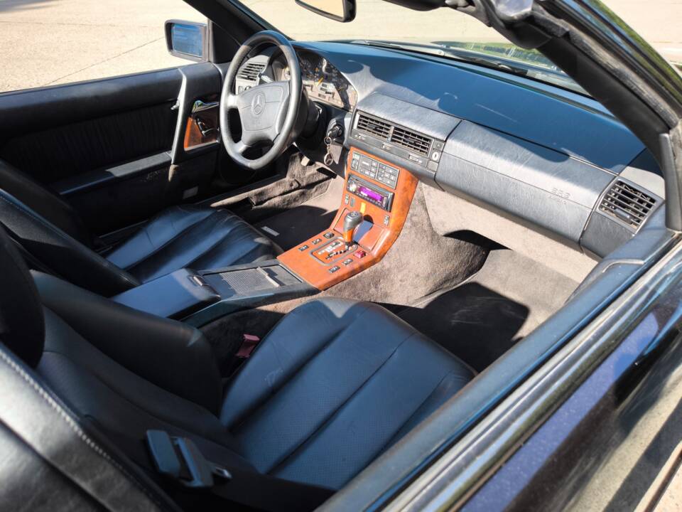 Image 25/38 of Mercedes-Benz SL 320 (1994)