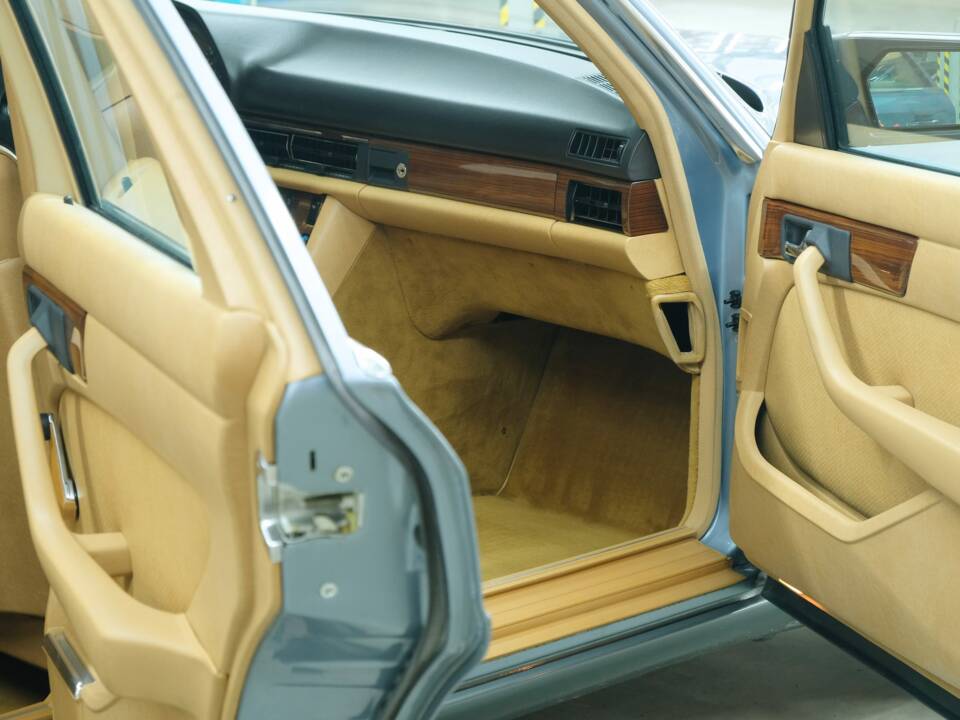 Bild 31/50 von Mercedes-Benz 420 SE (1988)