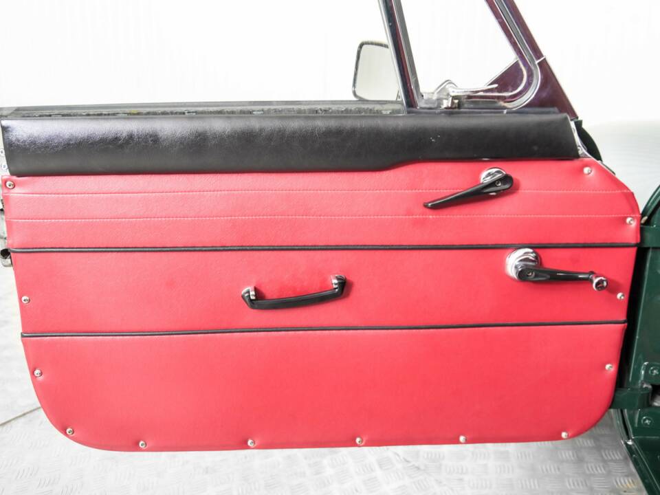 Image 32/50 de MG MGB GT (1966)