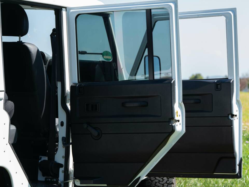 Image 8/16 of Land Rover Defender 110 (2015)