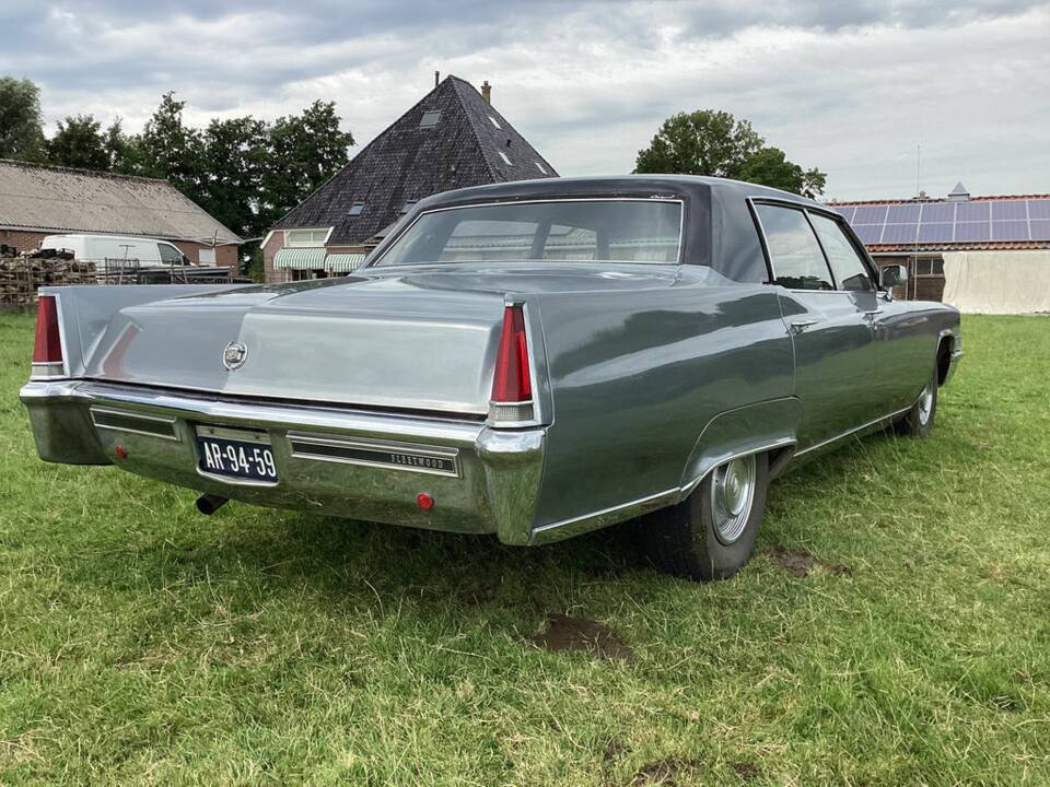 Image 5/8 of Cadillac Fleetwood 60 Special Brougham (1969)