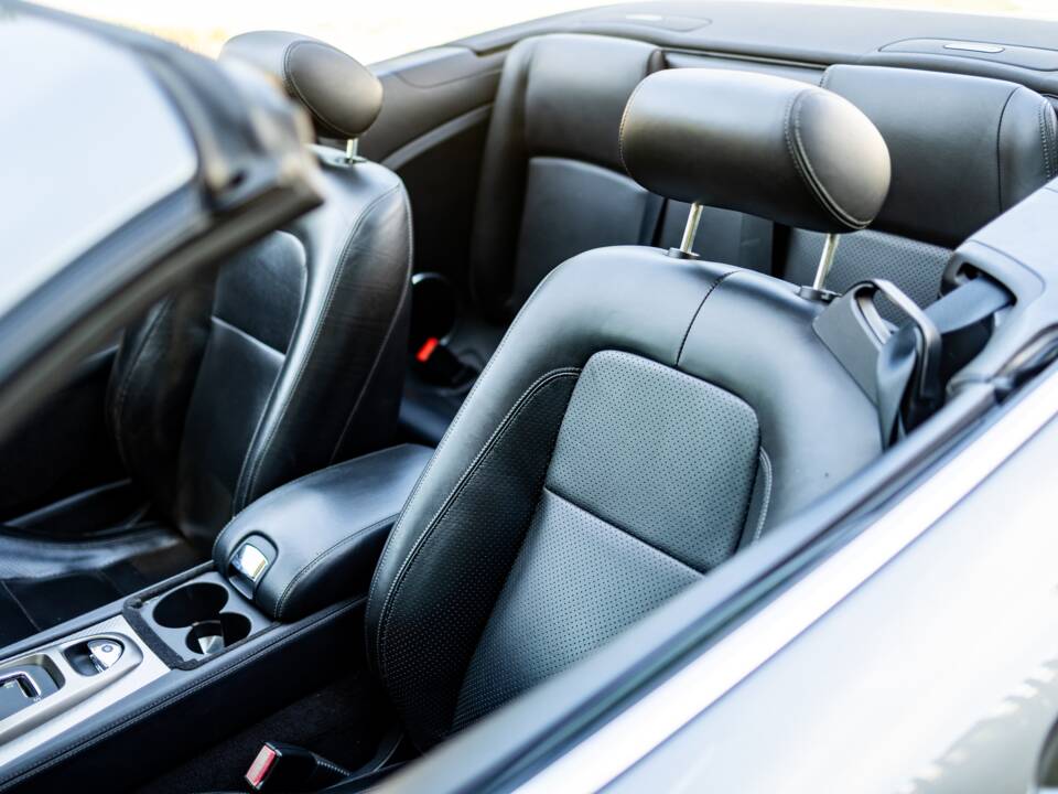Image 47/50 de Jaguar XKR (2007)