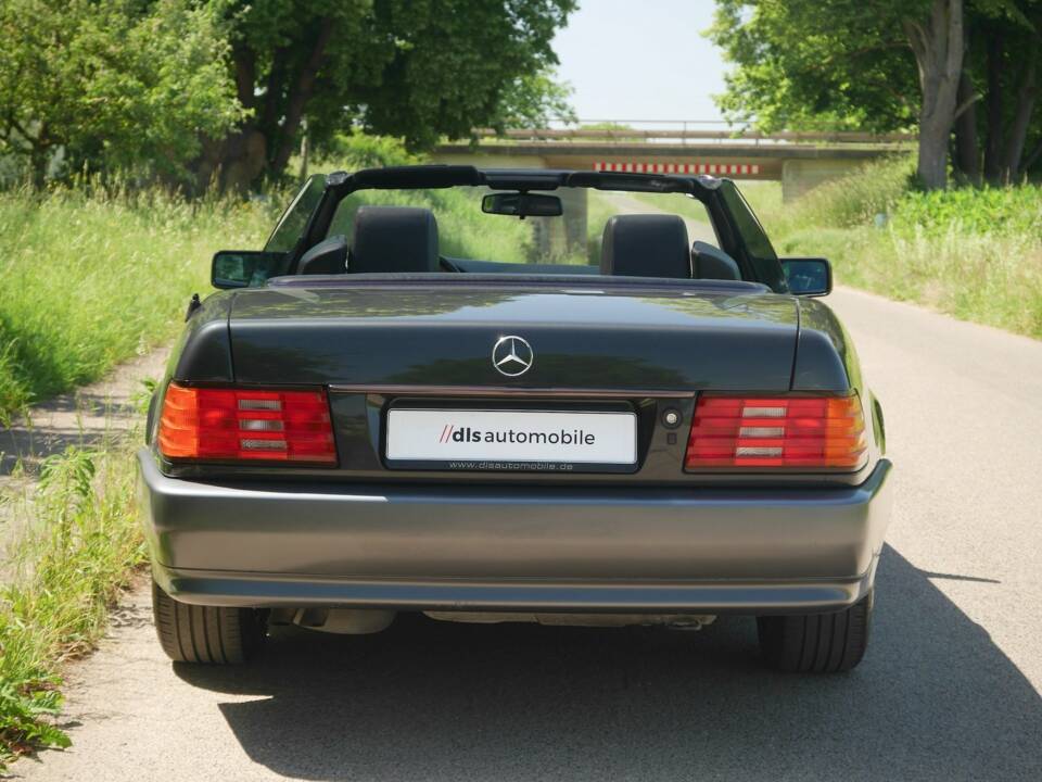 Image 4/39 de Mercedes-Benz 280 SL (1900)