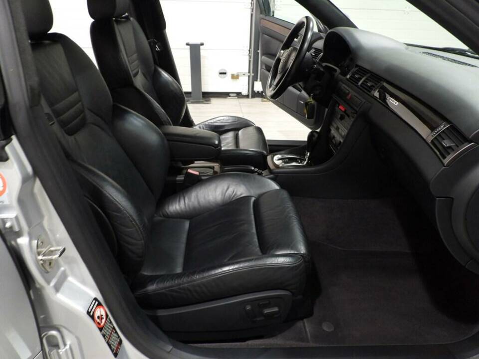 Image 8/15 of Audi S6 Avant (2000)