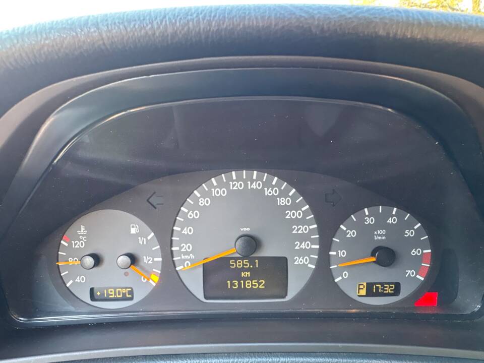 Image 9/24 of Mercedes-Benz CLK 430 (2000)