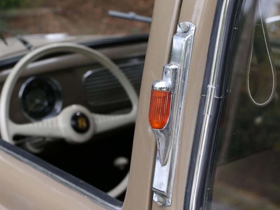Immagine 38/56 di Volkswagen Maggiolino 1100 Standard "Ovali" (1954)