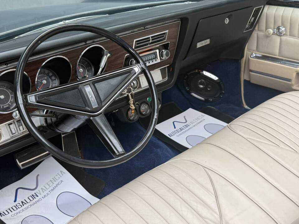 Image 14/23 of Oldsmobile Ninety-Eight (1968)