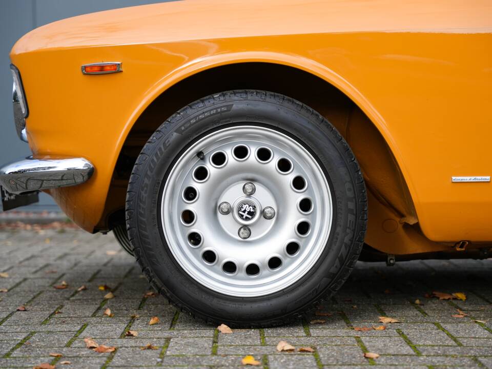 Image 5/38 of Alfa Romeo Giulia GT 1300 Junior (1968)