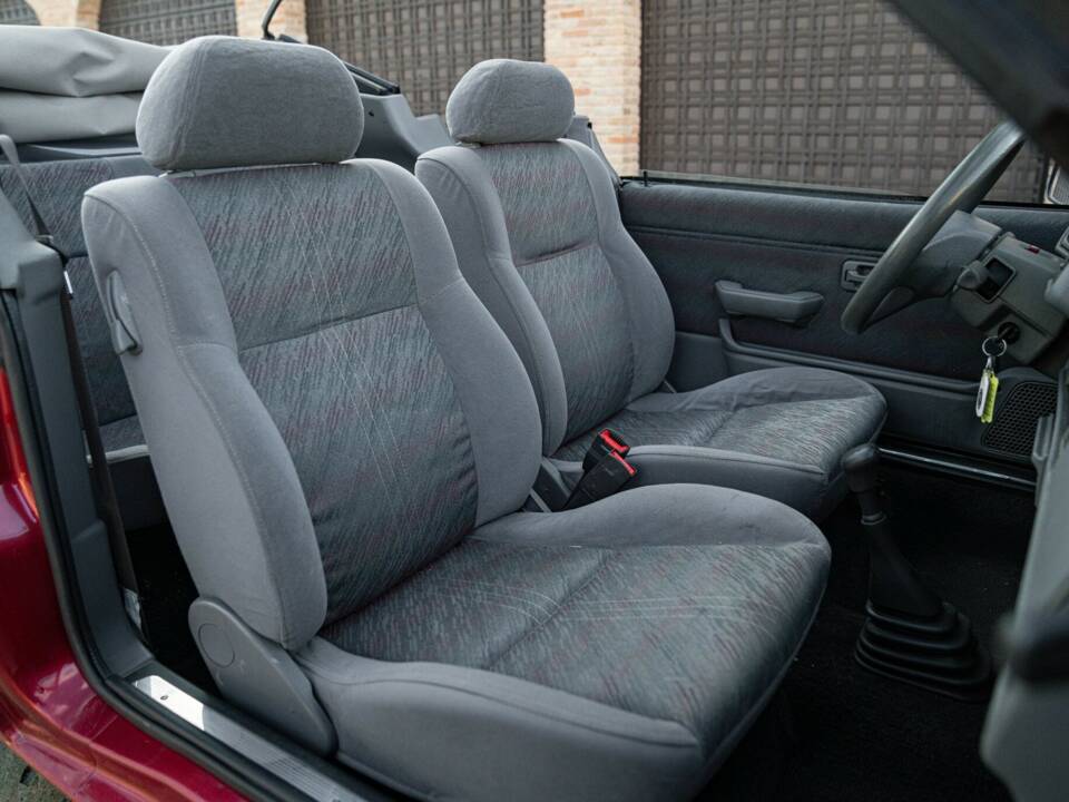 Immagine 28/50 di Rover 100 Cabriolet (1994)