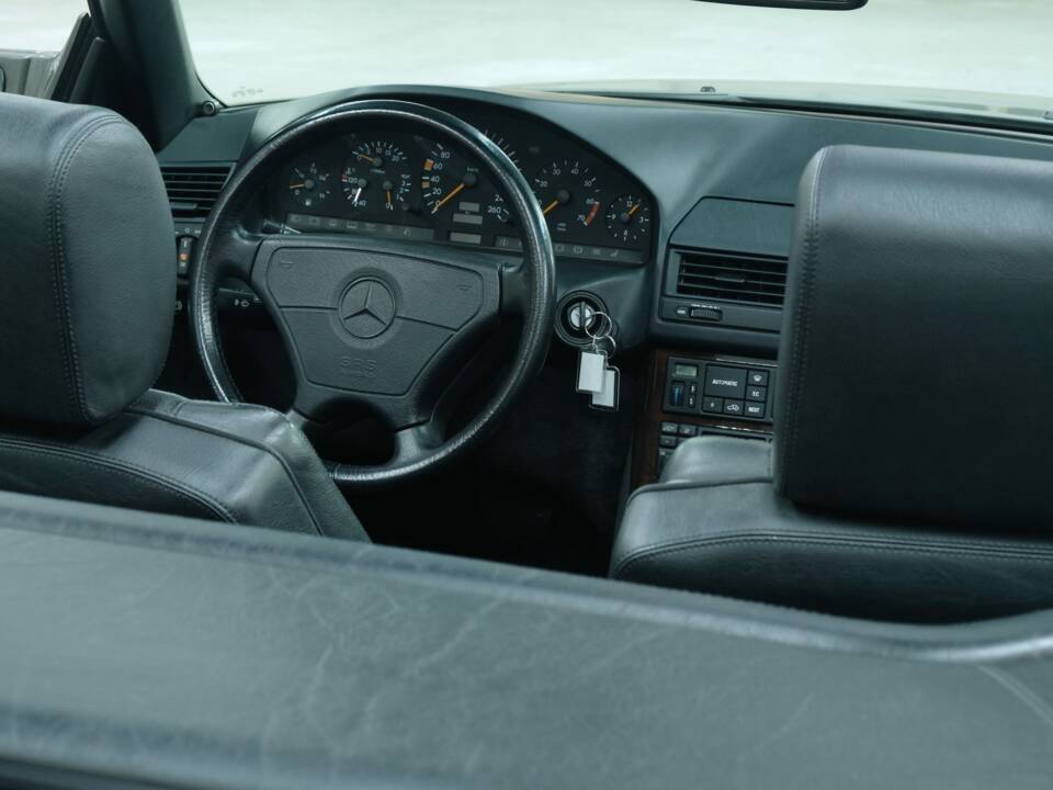 Image 28/50 of Mercedes-Benz SL 500 (1994)