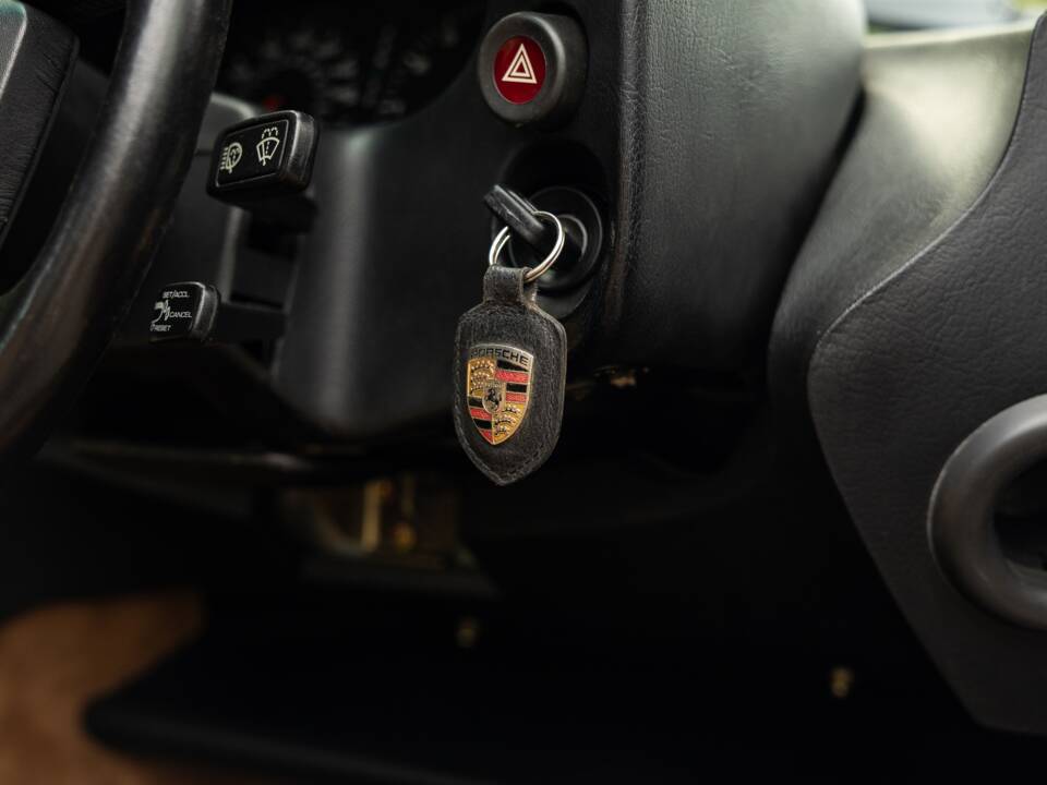 Bild 35/69 von Porsche 928 S4 (1989)