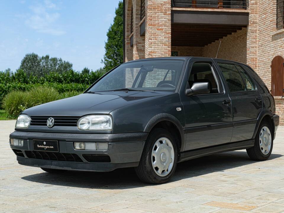 Immagine 1/45 di Volkswagen Golf IV 1.6 (1997)