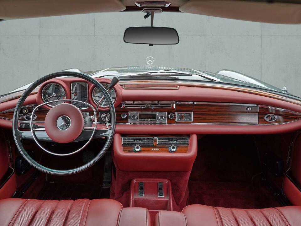 Immagine 9/26 di Mercedes-Benz 280 SE 3,5 (1970)