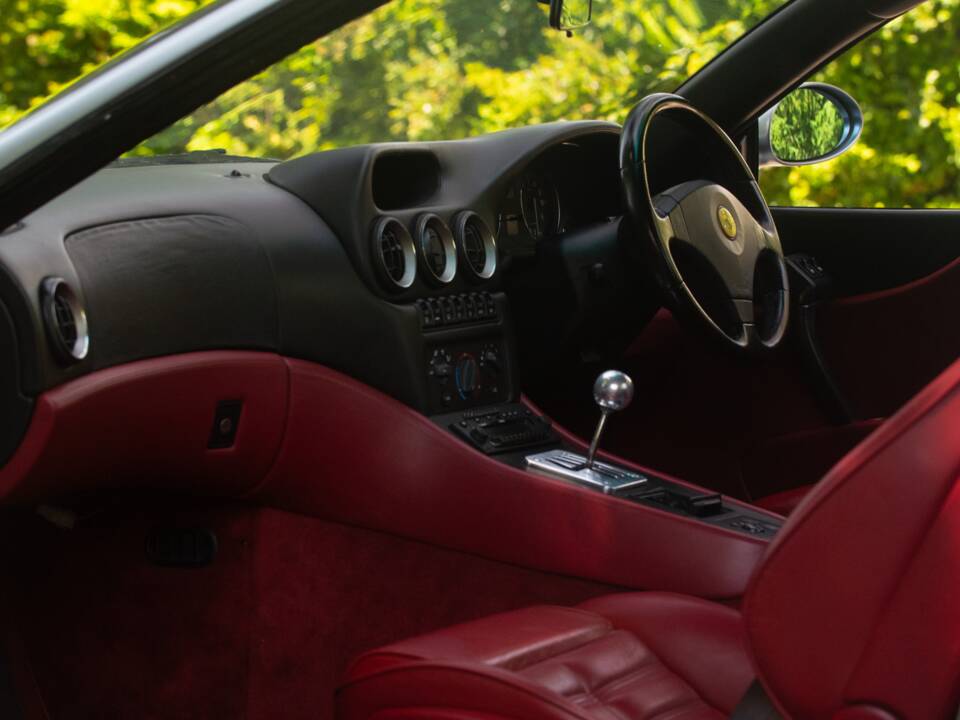 Image 31/37 of Ferrari 550 Maranello (2000)