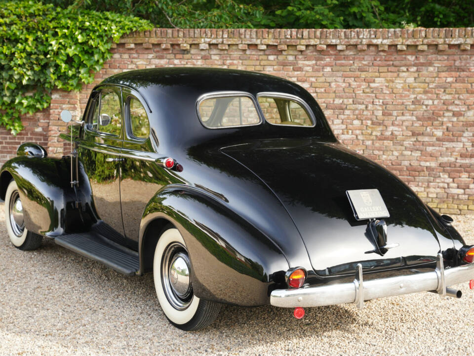Image 2/50 of Oldsmobile F-Series Business Coupe (1938)