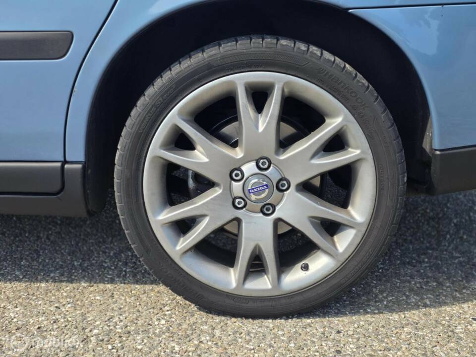 Image 12/40 of Volvo V 70 2.5T (2004)