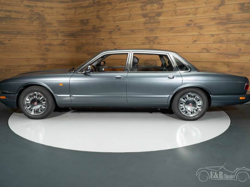 Imagen 2/5 de Daimler Six (1995)