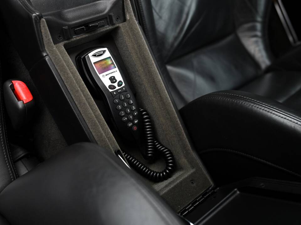 Image 22/26 de Jaguar XKR (2004)