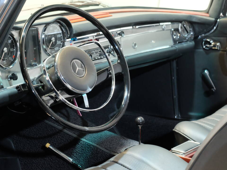 Image 18/35 of Mercedes-Benz 230 SL (1964)