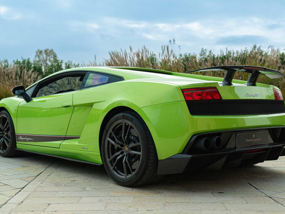 Image 7/50 of Lamborghini Gallardo LP 570-4 Superleggera (2011)